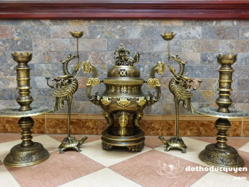 Bộ ngũ sự đỉnh đồng đúc nổi hoa sòi