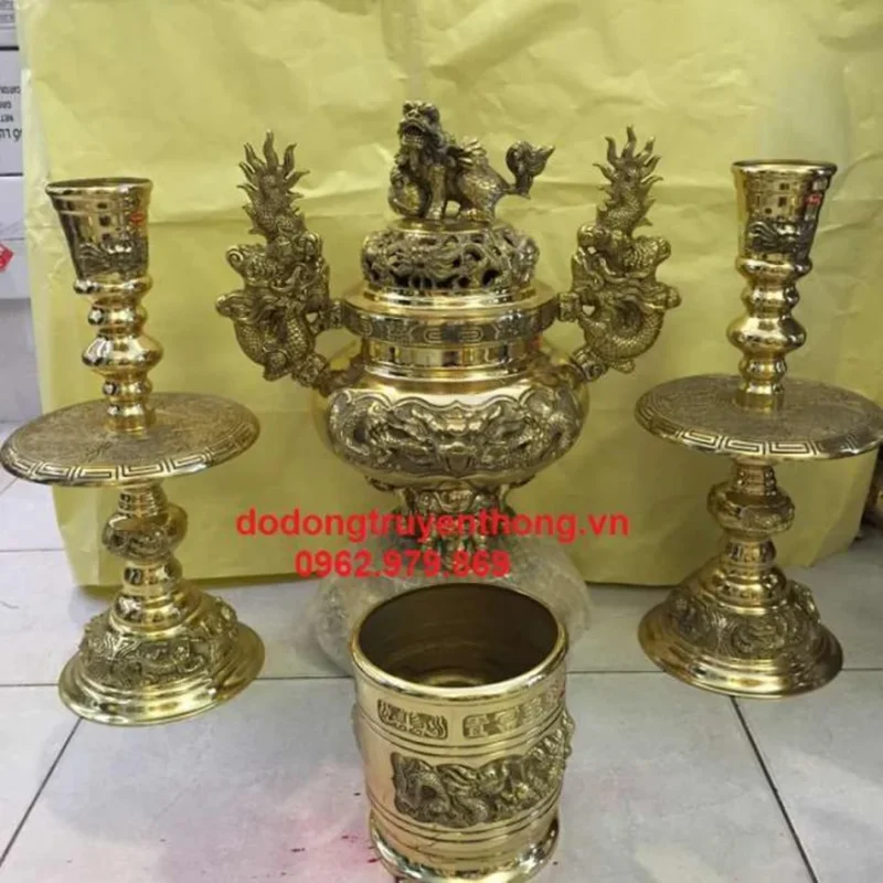 Bộ tam sự bằng đồng đỉnh tròn