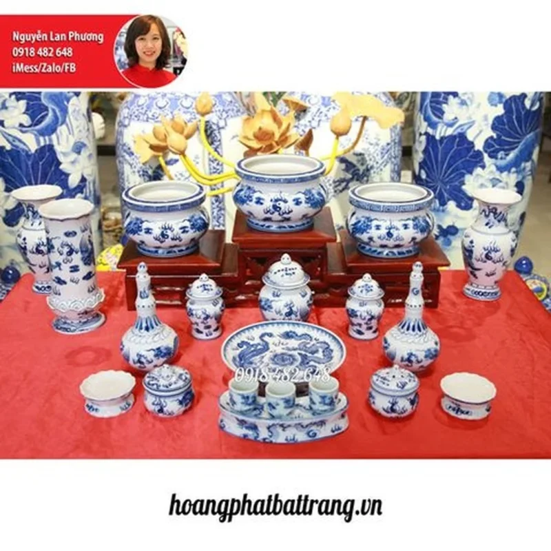 Bố trí đồ thờ gốm sứ cân đối tạo sự tôn nghiêm