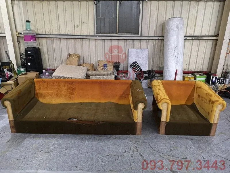 Bên trong ghế sofa quận 2