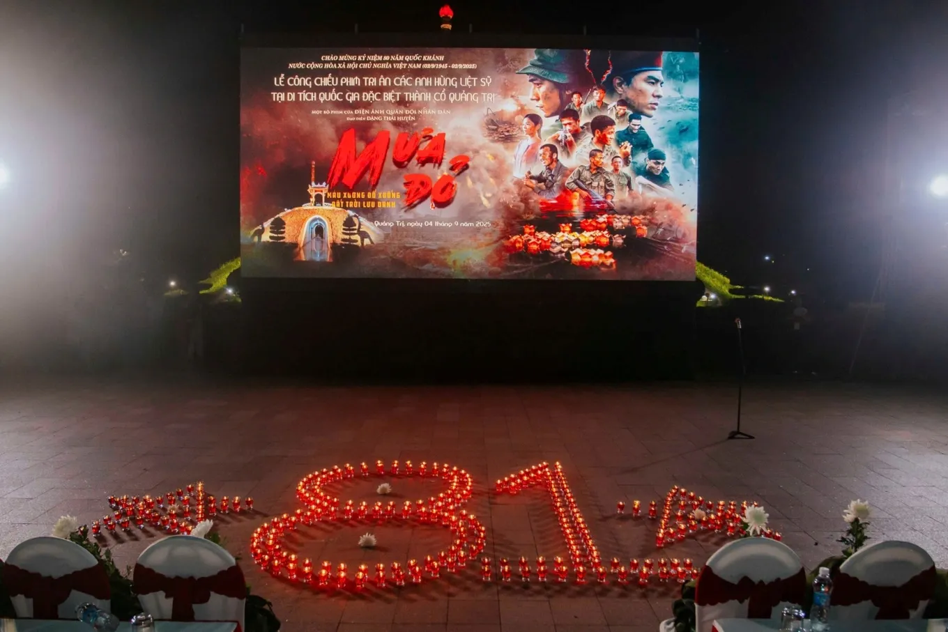 Phim "Mưa đỏ" được chiếu tại Thành cổ Quảng Trị tối 4/9 (Ảnh: Bá Hoàng).