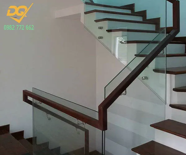 Tổng hợp các mẫu cầu thang kính cường lực hot nhất trên thị trường hiện nay