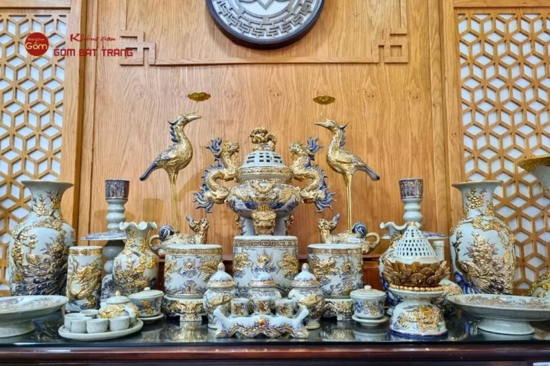 cách bày trí bàn thờ gia tiên trong không gian thờ cúng hiện đại