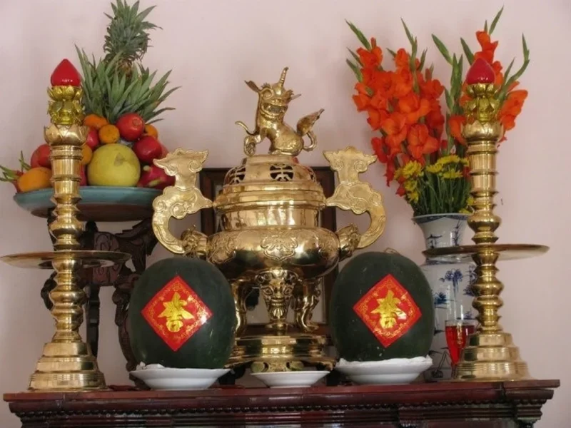 Cách đặt bình hoa và trái cây trên bàn thờ theo Đông bình Tây quả cách đặt bình hoa và trái cây trên bàn thờ theo Đông bình Tây quả