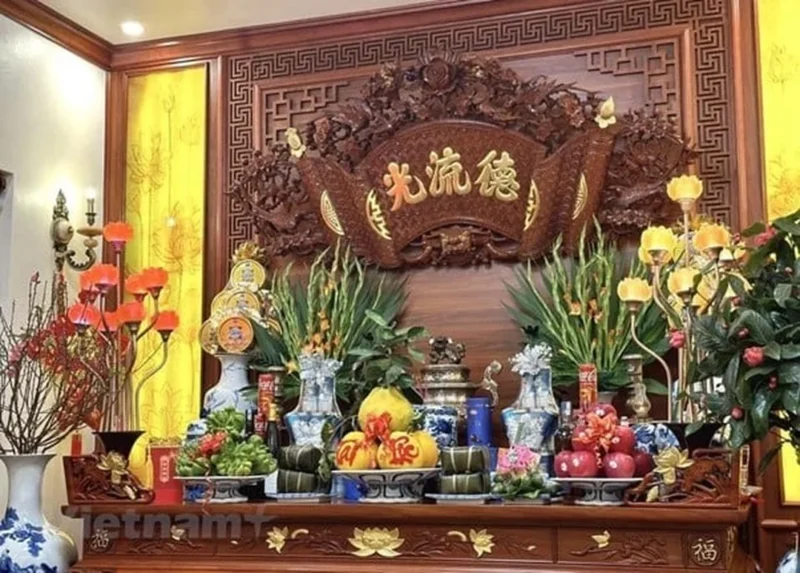 Cách đặt bình hoa và trái cây trên bàn thờ tránh che bát hương cách đặt bình hoa và trái cây trên bàn thờ tránh che bát hương