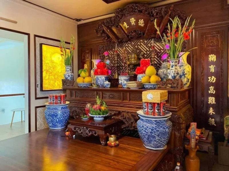 Cách đặt bình hoa và trái cây trên bàn thờ với hoa tươi trang nghiêm cách đặt bình hoa và trái cây trên bàn thờ với hoa tươi trang nghiêm