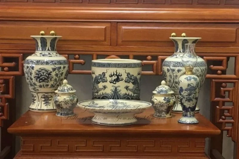 Bàn thờ 1 bát hương trong không gian nhỏ cách sắp xếp bàn thờ 1 bát hương phù hợp căn hộ chung cư