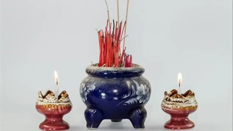 Cách trang trí bàn thờ gia tiên với bát hương đúng vị trí cách trang trí bàn thờ gia tiên với bát hương đúng vị trí