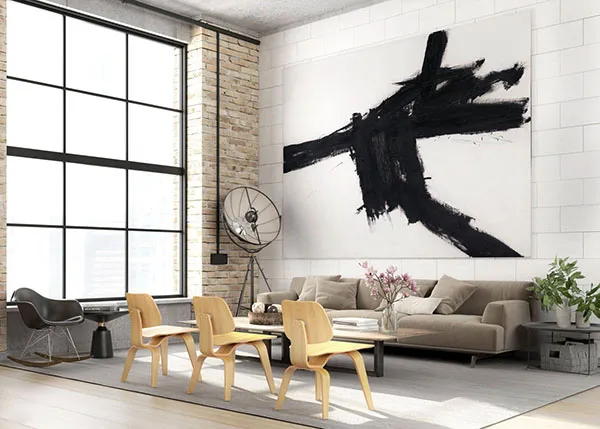 Phòng khách với tác phẩm nghệ thuật, ghế gỗ Scandinavia và cửa sổ lớn