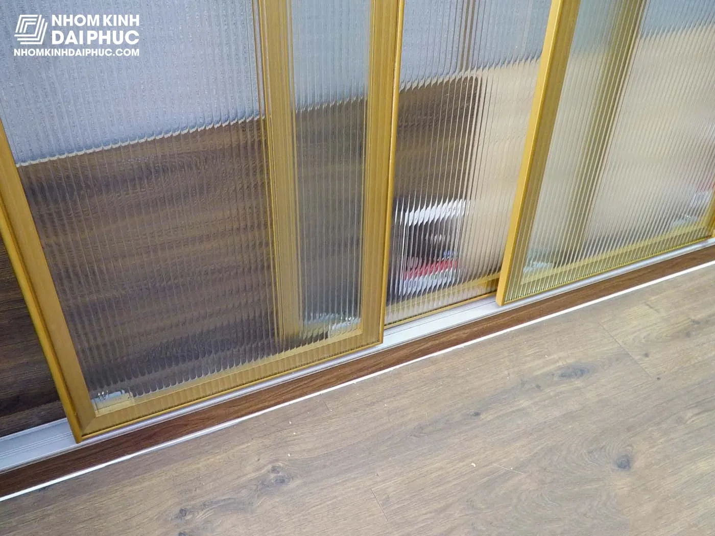 Cơ chế trượt của tủ cánh kính lùa