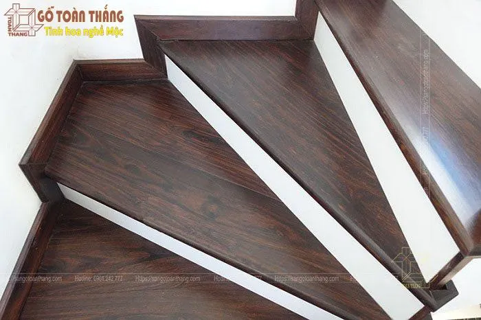 Mặt bậc cầu thang gỗ Chiu Liu