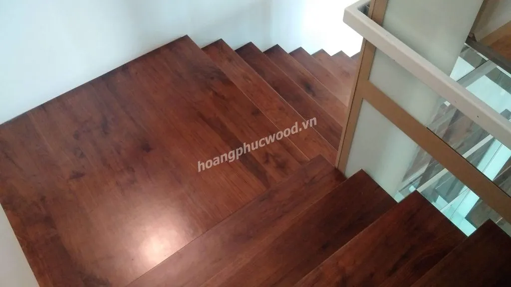 cau-thang-go-oc-cho-walnut-2