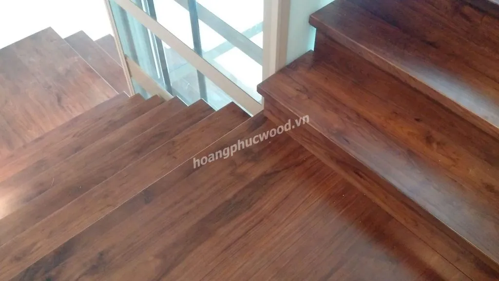 cau-thang-go-oc-cho-walnut-3