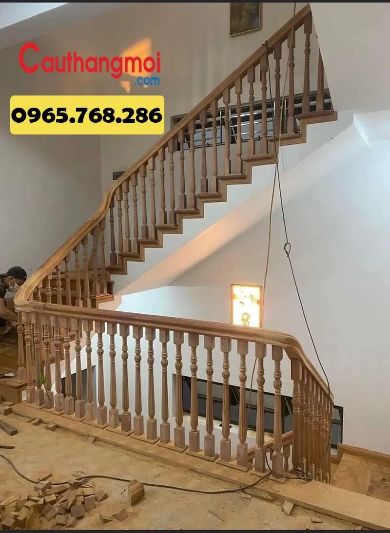 Thiết kế cầu thang lan can gỗ cao cấp với mẫu con tiện nghệ thuật, độc đáo