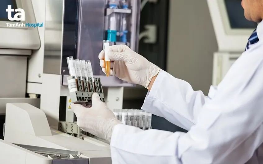 Bàn học kết hợp ghế ngồi đúng chuẩn để đảm bảo tư thế học tập chuẩn xác