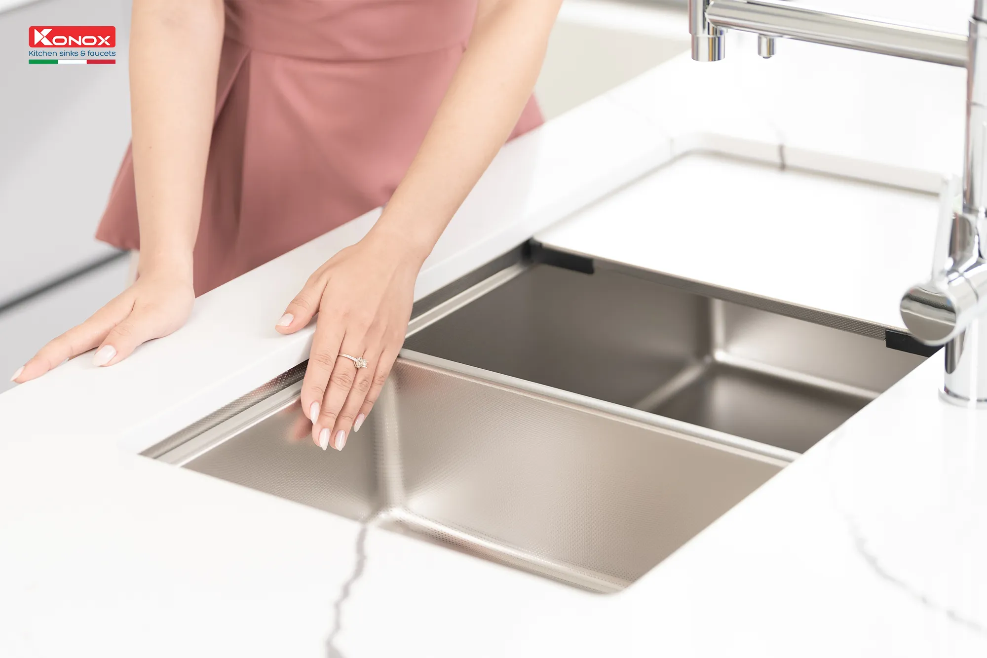 Chậu rửa bát lắp âm sau khi đã được hoàn thiện