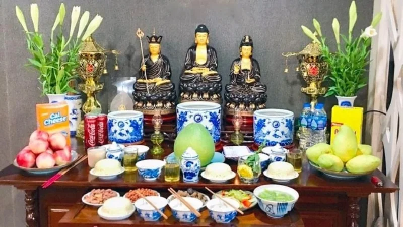Chuẩn bị mâm lễ vật chu đáo trước khi đổi bàn thờ