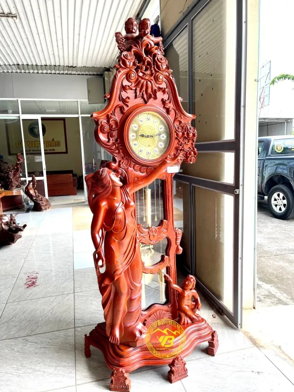 Mẫu đồng hồ Cột Tiên gỗ hương đá, thiết kế thanh thoát