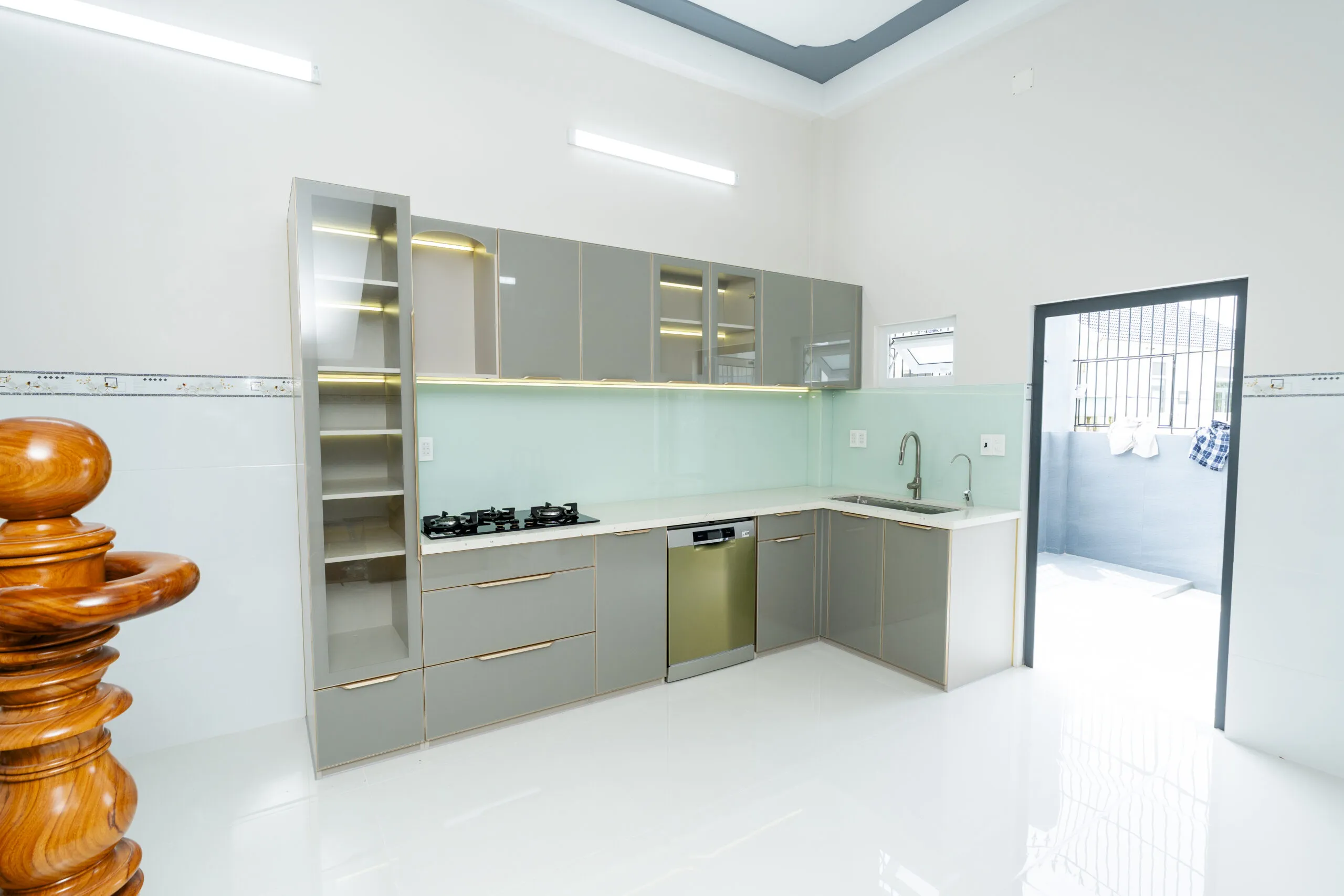 Thi công tủ bếp nhôm kính chuyên nghiệp tại TP.HCM