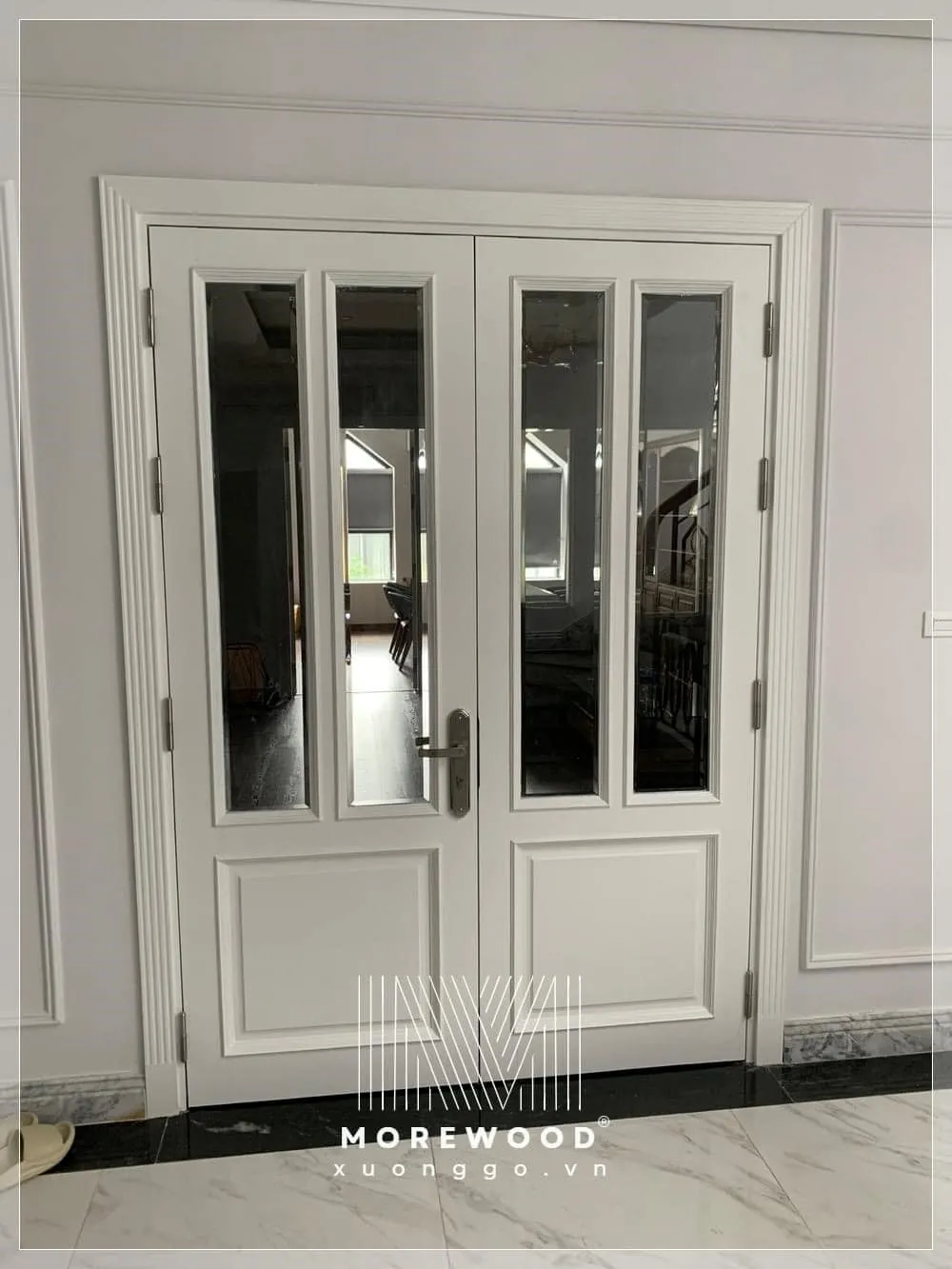 Màu sắc gỗ tự nhiên kết hợp cùng sơn cao cấp tạo nên vẻ đẹp vượt thời gian