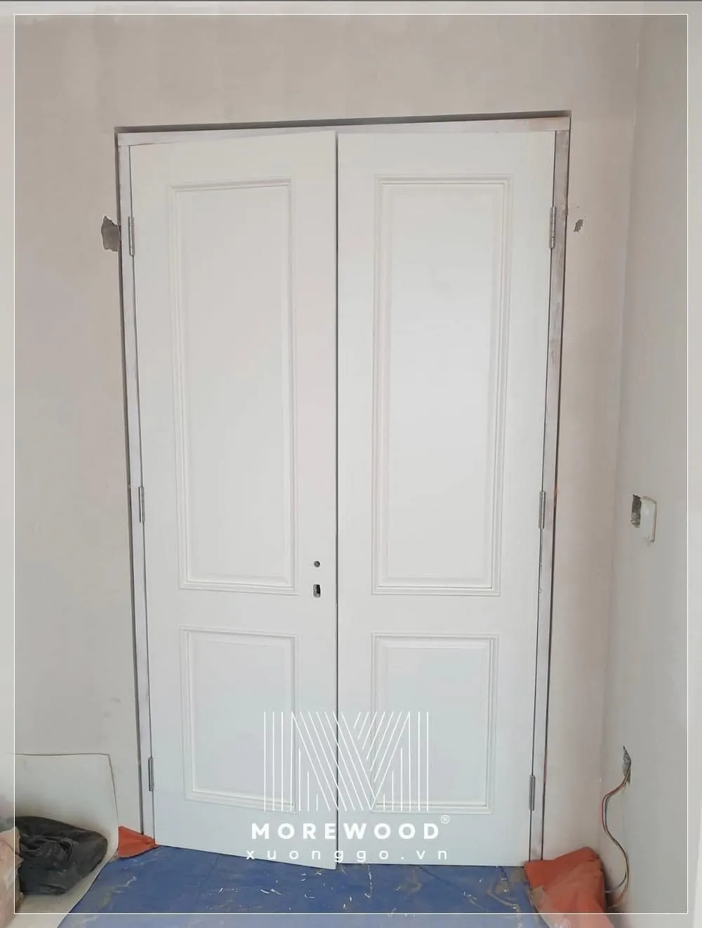 Vệ sinh cửa gỗ đúng cách giúp duy trì vẻ đẹp tự nhiên và độ bóng của sản phẩm