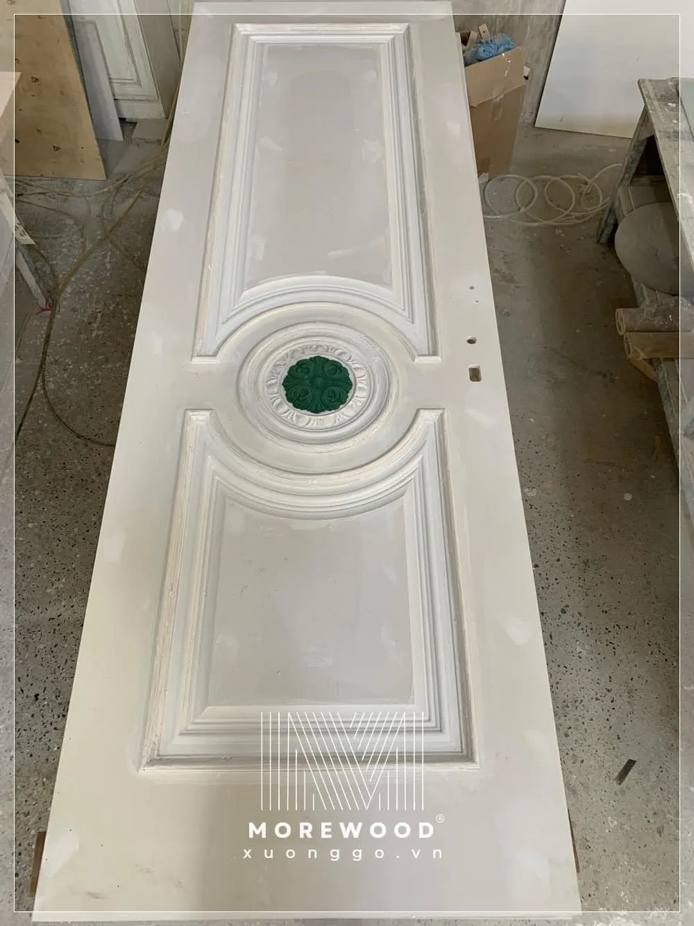 Ánh sáng đóng vai trò quan trọng trong việc tôn vinh vẻ đẹp của vân gỗ tự nhiên