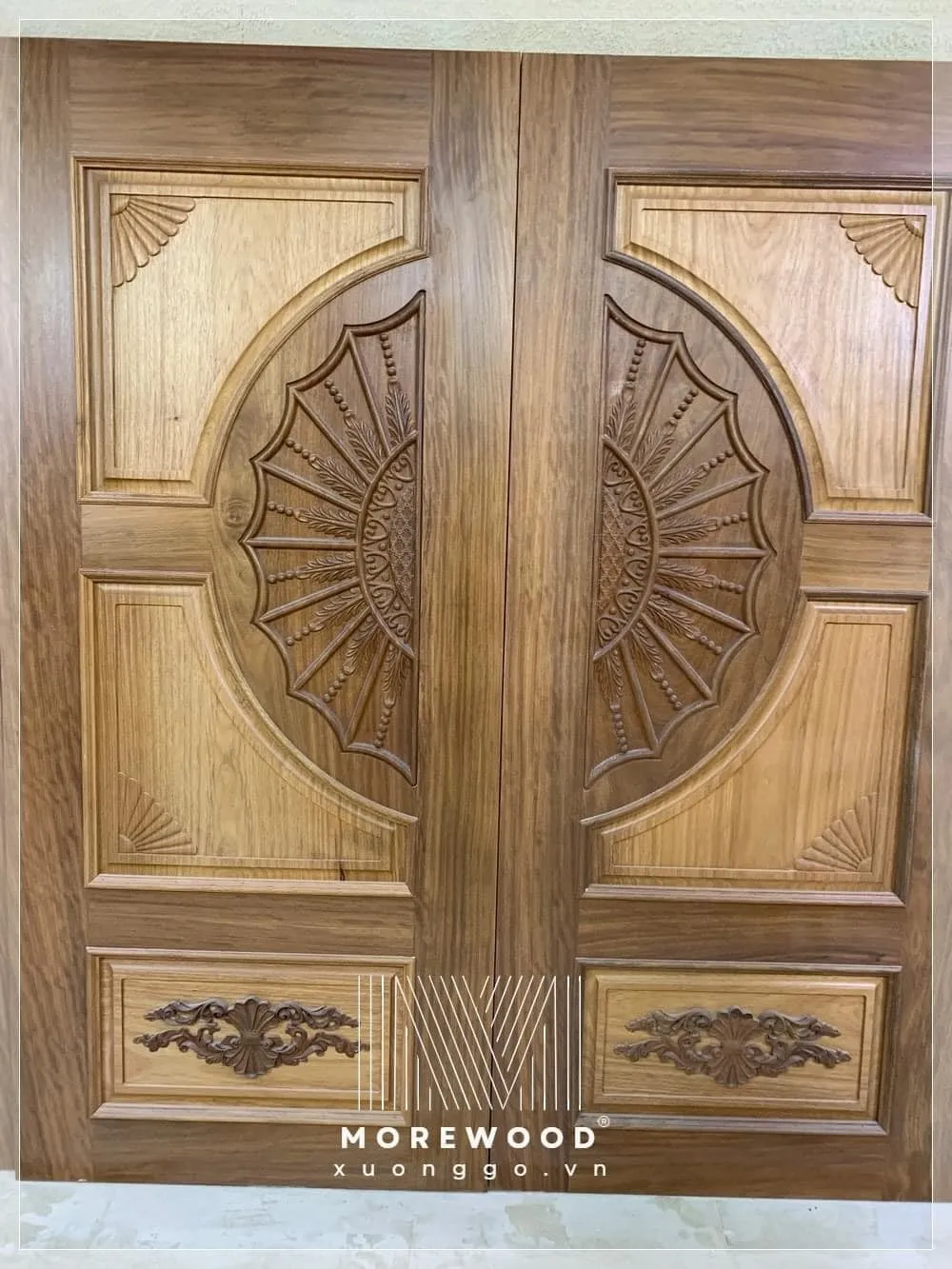 Cửa gỗ 2 cánh lệch mang lại sự linh hoạt và độc đáo cho không gian sống