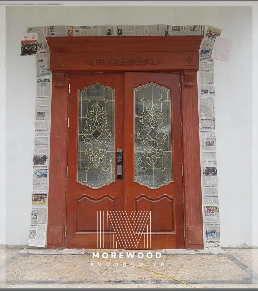 Cửa gỗ Gõ Đỏ với hoa văn chạm khắc tinh xảo mang đậm nét truyền thống