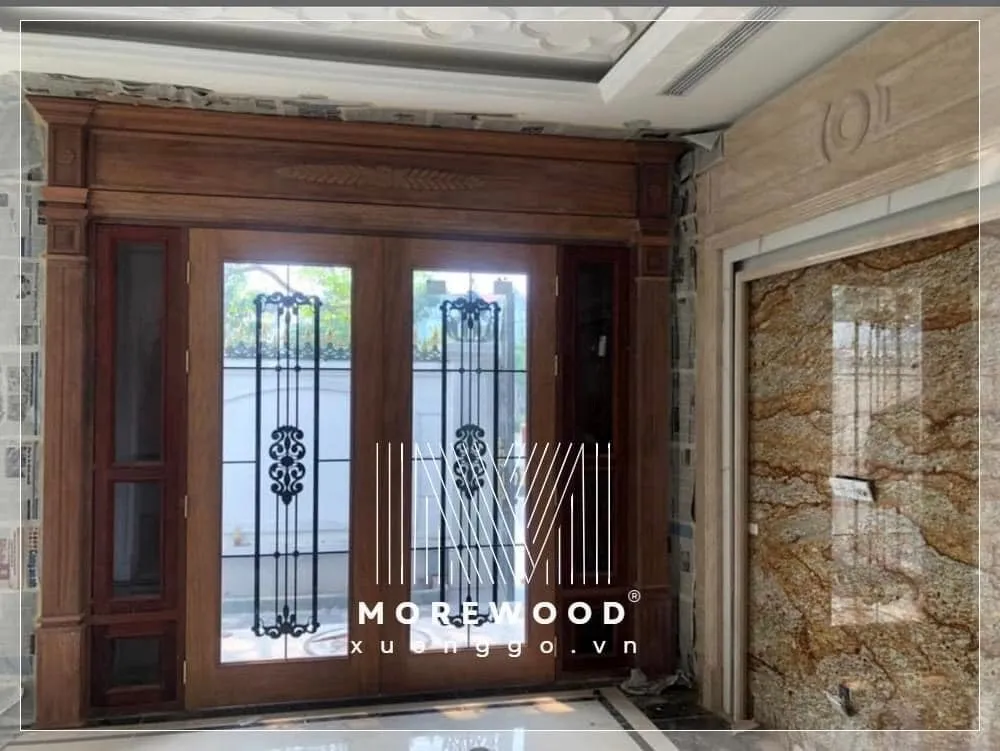 Cửa gỗ 2 cánh được thiết kế theo kích thước phong thủy mang lại tài lộc