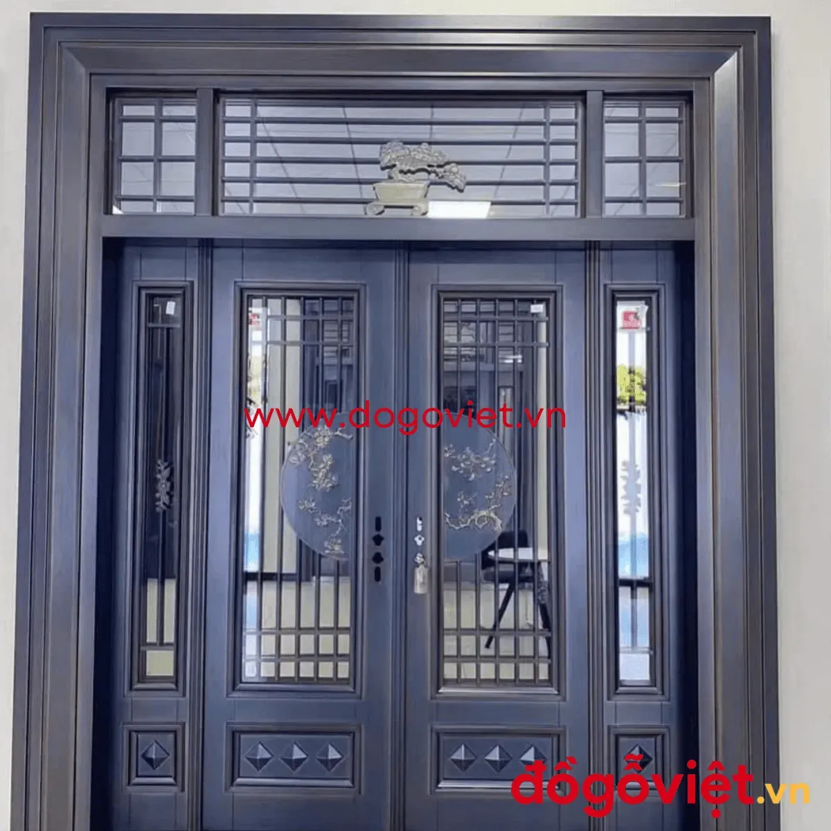 Cửa 4 cánh gỗ tự nhiên màu đen