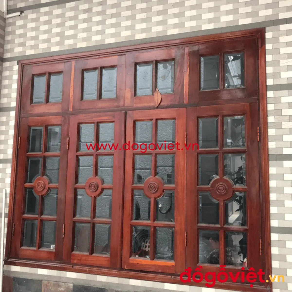 Cửa 4 cánh gỗ tự nhiên kính ô lồng