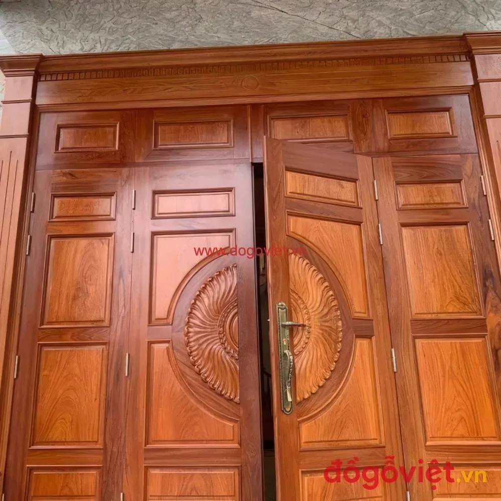 Cửa 4 cánh gỗ Gõ Đỏ