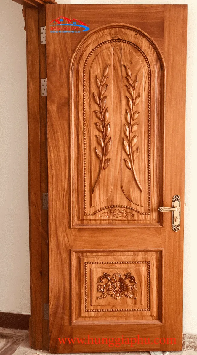 Cửa gỗ Gõ đỏ chạm hoa văn