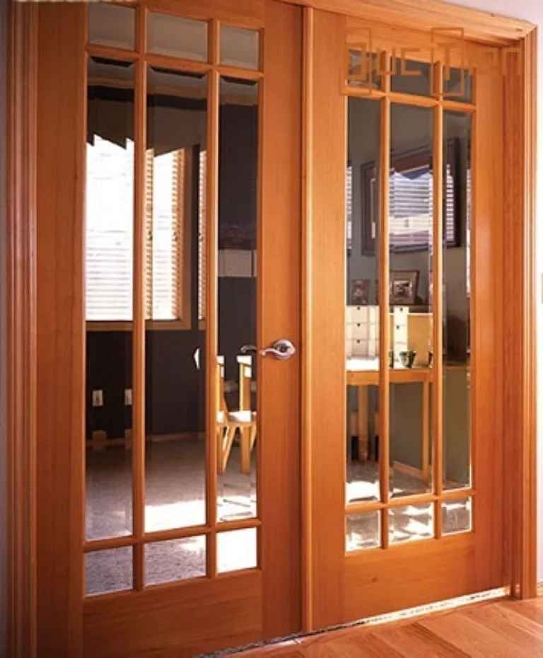 Cửa kính cường lực khung gỗ 2 cánh