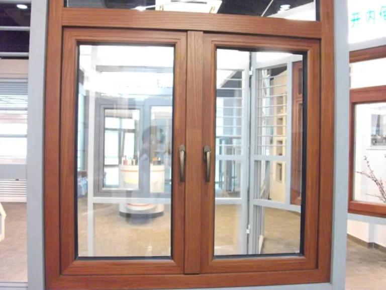 Cửa kính cường lực khung gỗ bền chắc nhất