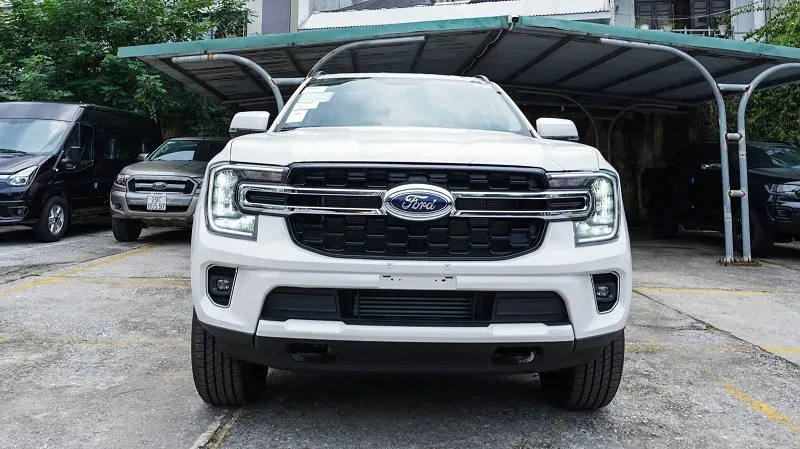 Đầu xe Ford Everest Ambiente