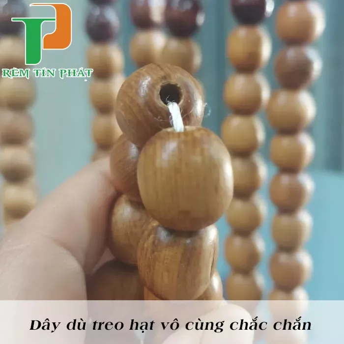 Chi tiết dây treo rèm hạt gỗ phải là loại dù bền dai, chịu lực tốt