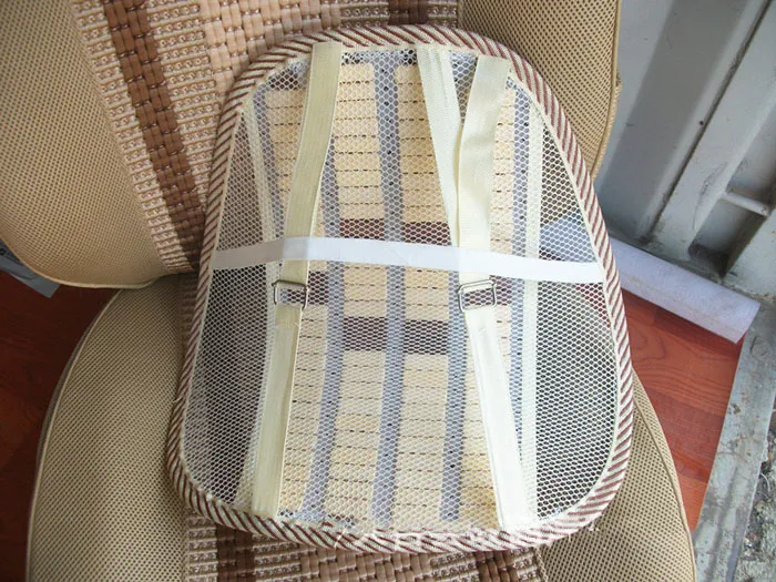 Dây đeo phía sau của tấm đệm lưới tựa lưng ghế có thể điều chỉnh được độ cong, thuận tiện cho việc sử dụng