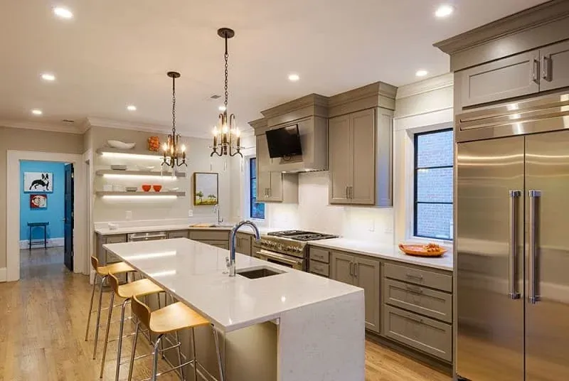 Đèn âm trần dùng làm nguồn sáng chính cho bếp