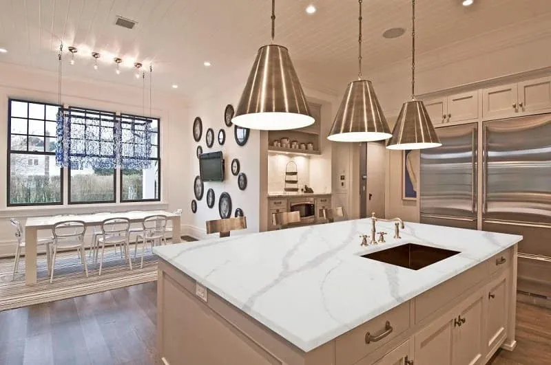 Mẫu đèn bàn đảo bếp bằng inox