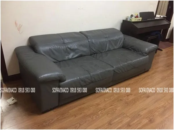 Vỏ bọc ghế sofa bị nhão rách làm ghế trở nên xấu xí