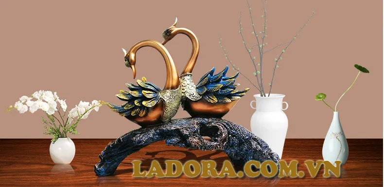 Đồ trang trí kệ tivi phòng khách đôi chim thiên nga xinh đẹp