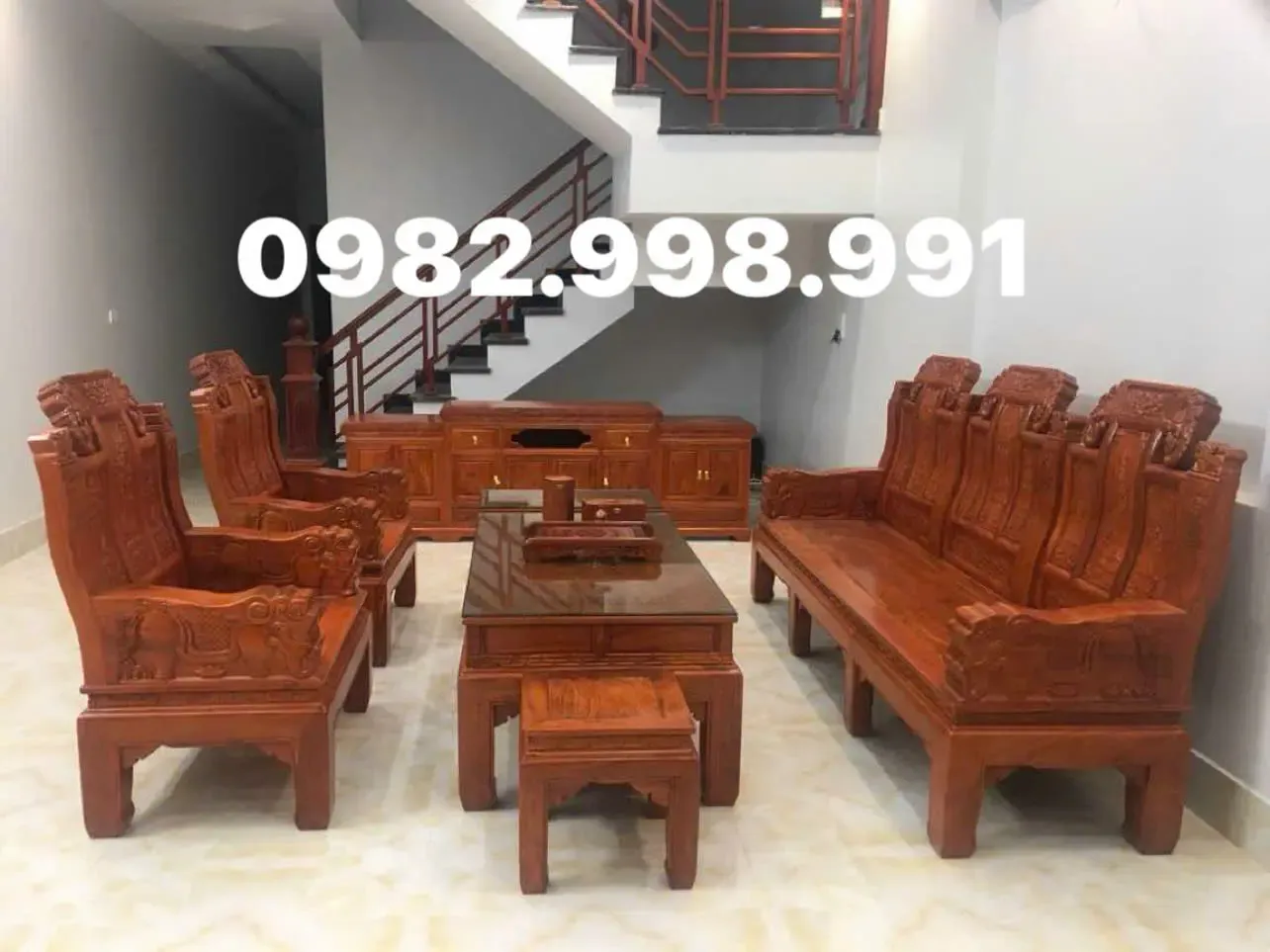 Đôn gỗ là sản phẩm mỹ nghệ được chế tác tỉ mỉ từ những khối gỗ tự nhiên cao cấp