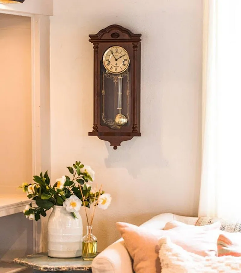 Đồng hồ treo tường gỗ là sản phẩm làm từ gỗ tự nhiên hoặc gỗ công nghiệp