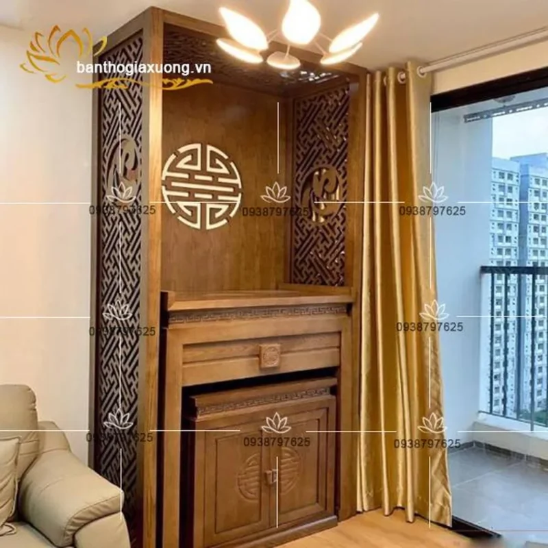 Đường nét chạm khắc tiết chế giữ cho gian thờ sự thanh tịnh và thông thoáng
