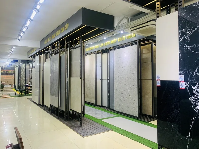 Showroom Hùng Lan trưng bày đa dạng mẫu gạch ốp chân tường