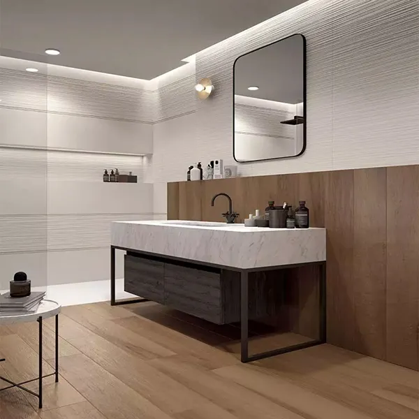 Gạch ốp vân gỗ khổ dọc kết hợp khả năng chống thấm cho nhà vệ sinh