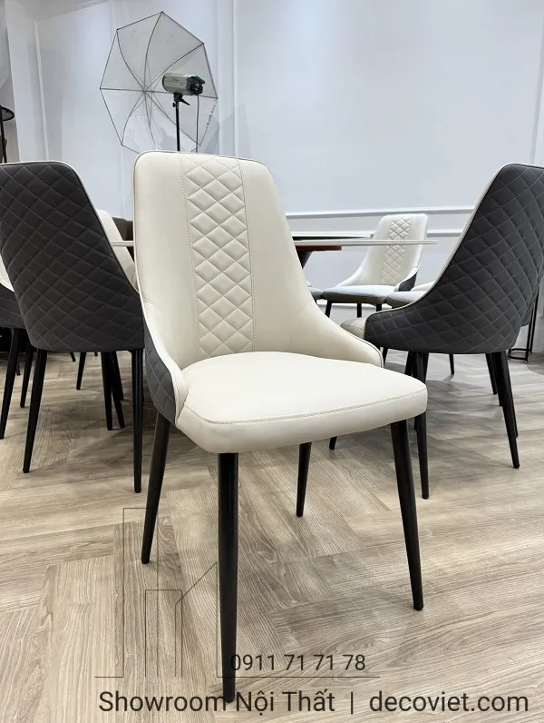 Ghế ăn gia đình với kiểu dáng hiện đại, chân ghế mảnh mai nhưng kiên cố