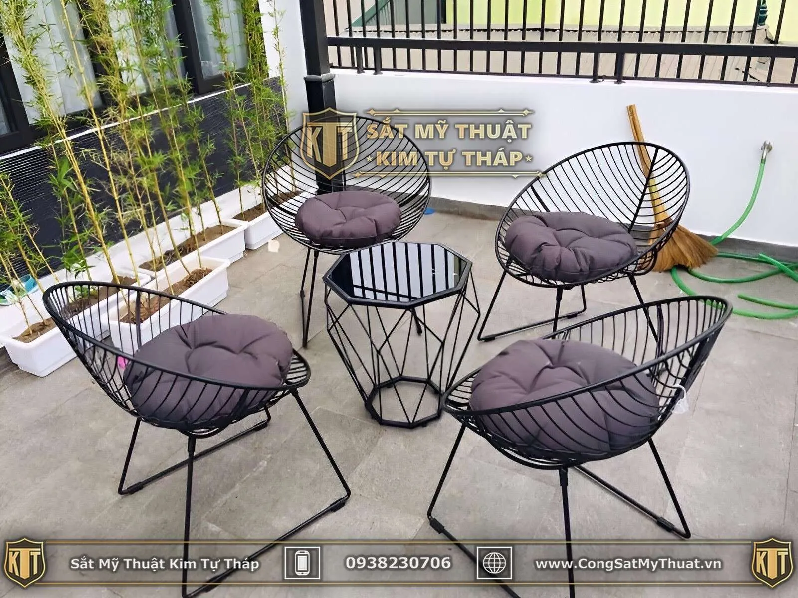 Bàn ghế sắt ban công chung cư