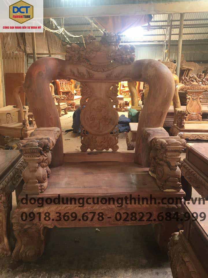 Bộ Bàn Ghế Gỗ Cẩm Lai Tay 20: Biểu Tượng Sang Trọng và Đẳng Cấp Cho Không Gian Sống